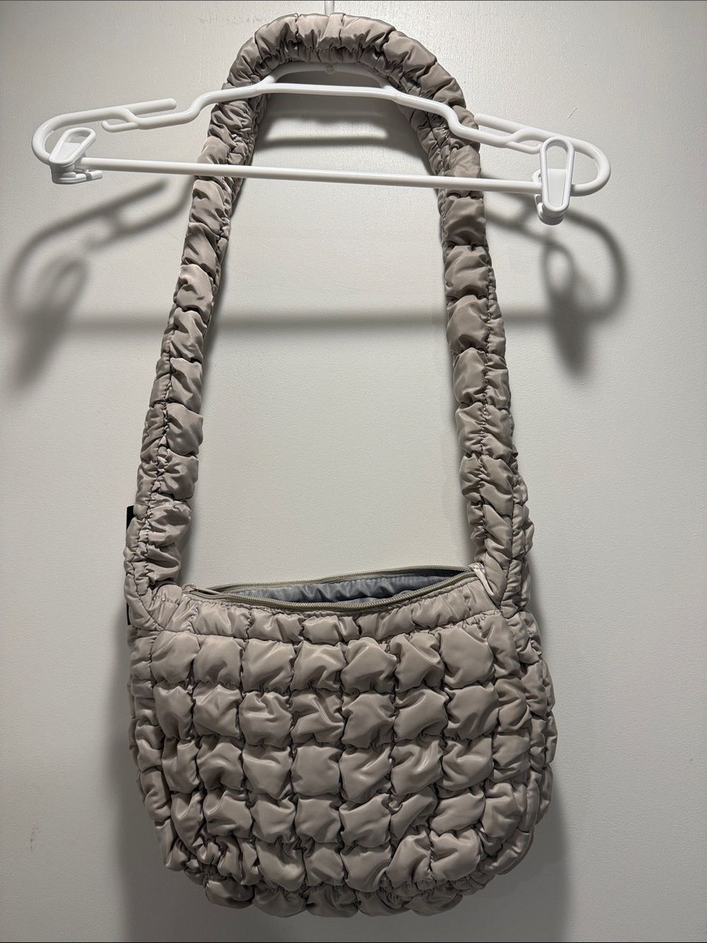 wild fable Quilted Ruched Shoulder Bag in beige - Picture 5 of 6